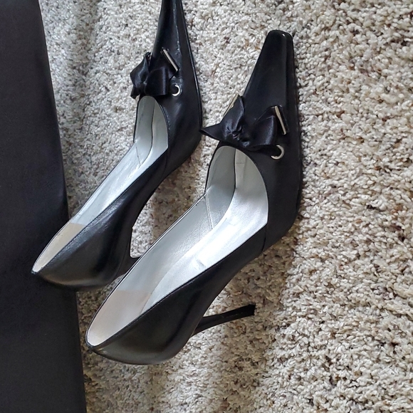 BCBG 8 1/2 black heels - Picture 4 of 11